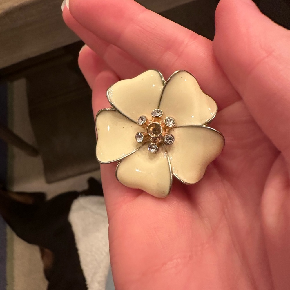 Gold flower ring. 6mm